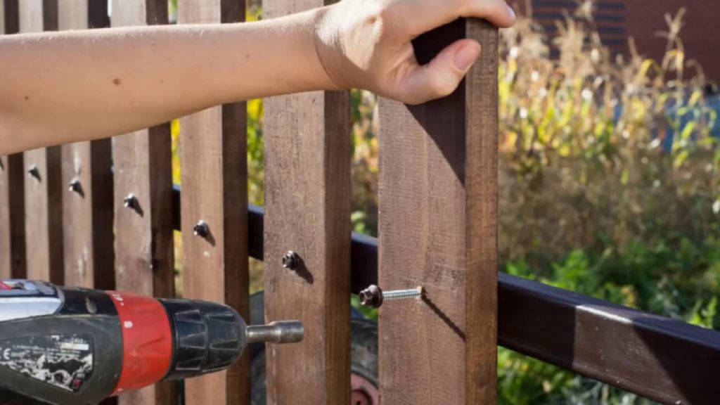 DIY vs. Professional Fence Installation